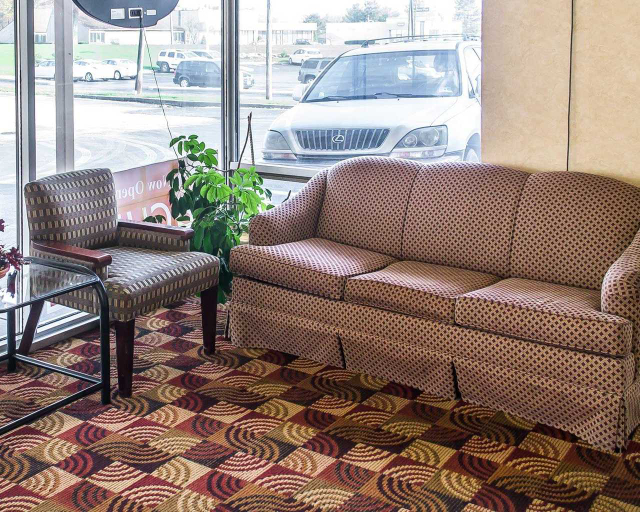 Public Area 2, Econo Lodge Inn & Suites Warren, Trumbull