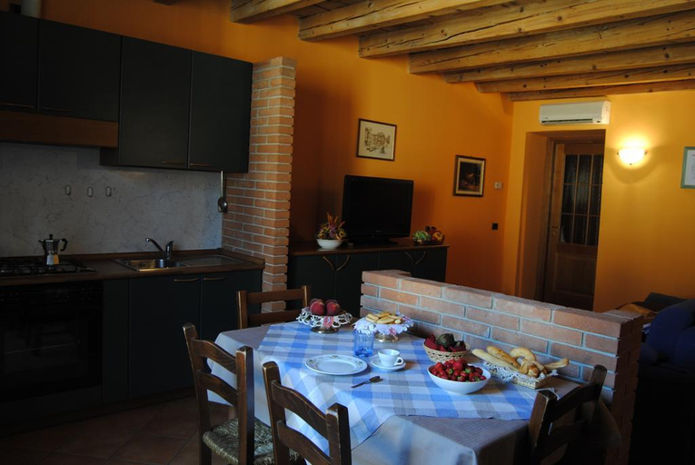 Exterior & Views 2, Antico Borgo, Bergamo