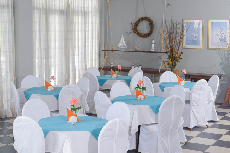 Food & Drinks, Karras' Star, North Aegean