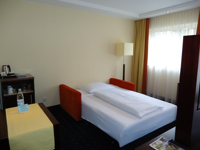 Bedroom 3, Akzent Hotel Lowen, Bodenseekreis