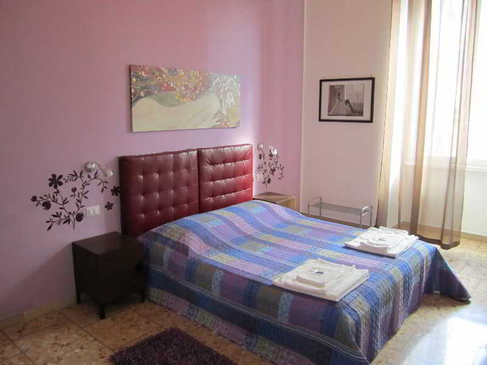 Bedroom 2, B&B 2 Passi Al Colosseo, Rome