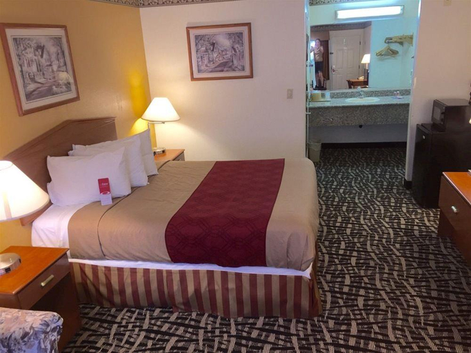 Bedroom 3, Executive Inn, Stanislaus