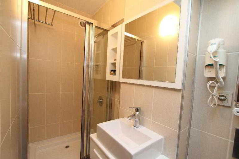 Bathroom, Taksim Line Hotel, Beyoğlu