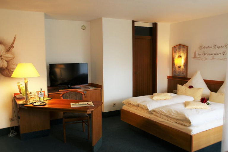 Bedroom 3, Graf Eberhard Hotel, Reutlingen