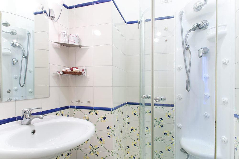 Bathroom 4, Piazza Di Spagna Studio Apt., Rome