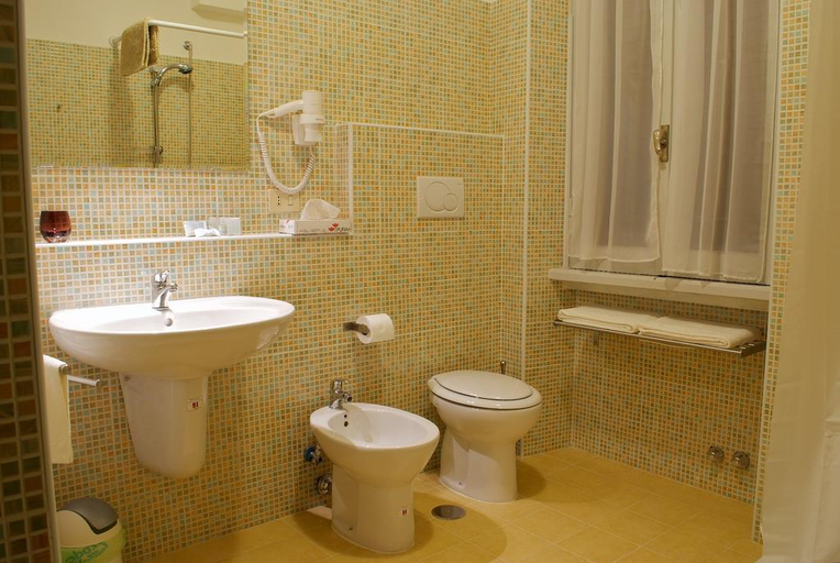 Bathroom 3, House in Rome Domus Romana Guest House, Rome