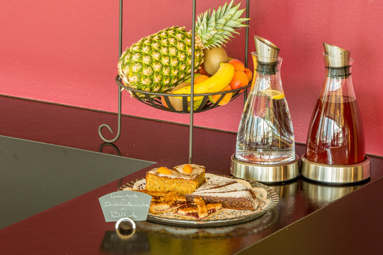 Food & Drinks 12