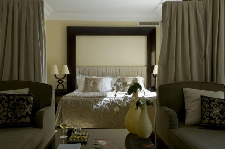 Bedroom 5, Hôtel Le Pavillon, Rhône