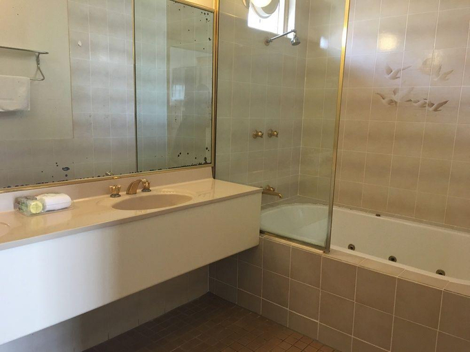Bathroom 5, Abcot Inn, Sutherland Shire - East