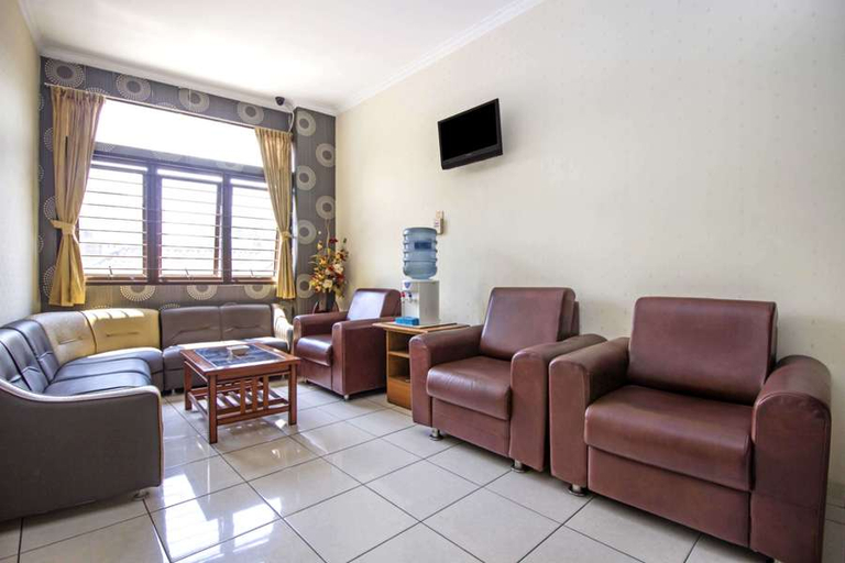 Public Area 3, RedDoorz Plus @ Wastu Kencana, Bandung