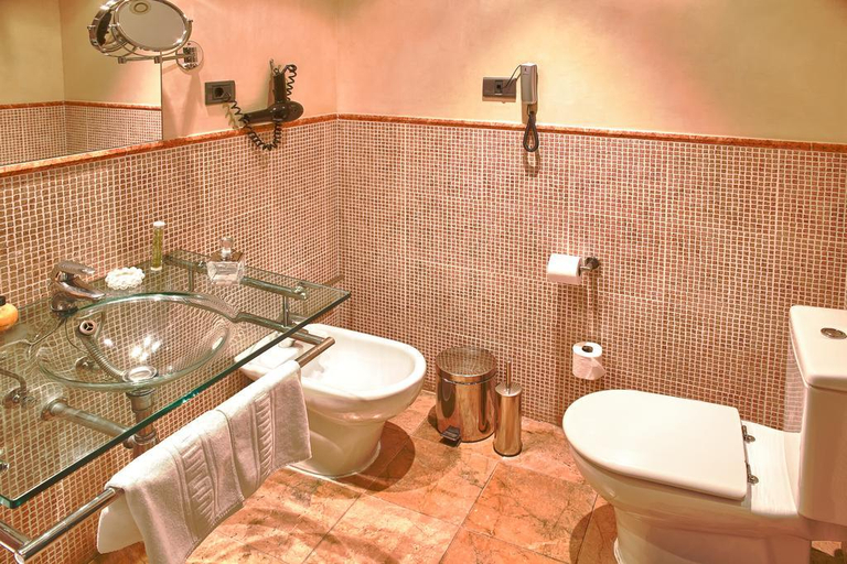 Bathroom 5, U-Sense Sevilla Centro, Sevilla