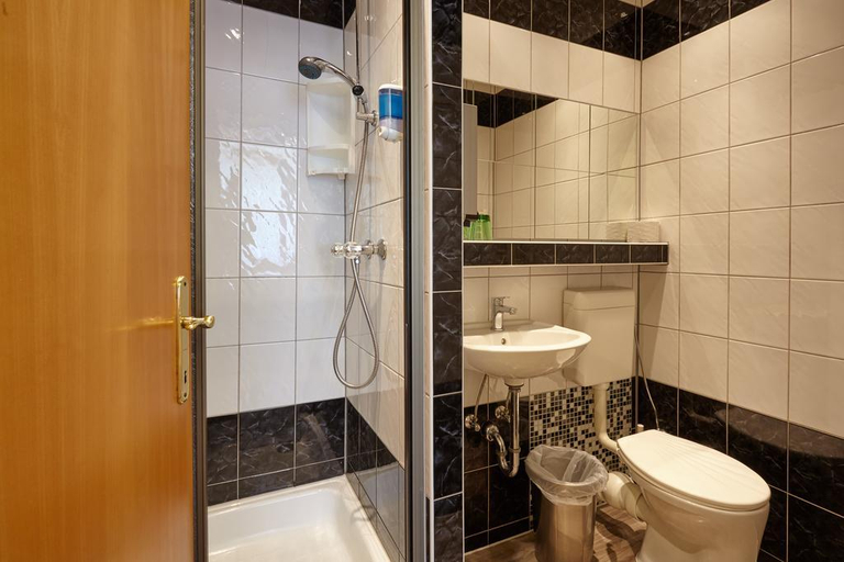 Bathroom 5, Urban Jungle Apartments , Wien