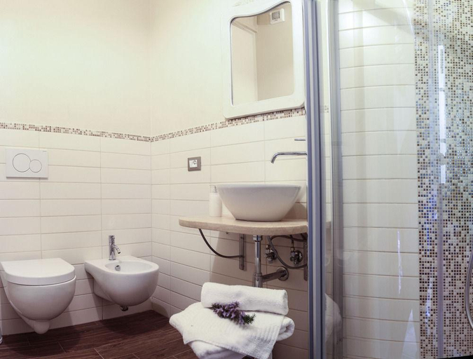 Bathroom 3, Il Vicario, Siena