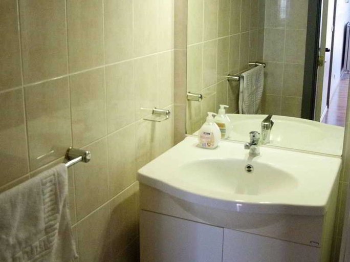 Bathroom 5, Ambassador Suites Leuven, Vlaams Brabant