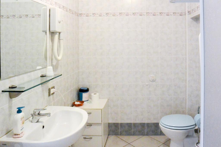 Bathroom 5, Albergo Meuble Abatjour, Mantua