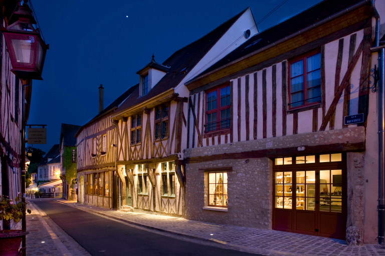 Exterior & Views