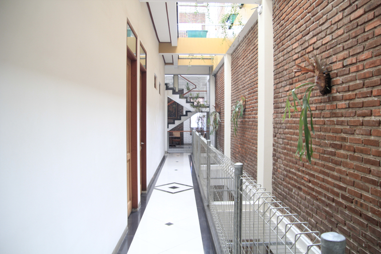 Public Area 1, OYO 964 Bandung Central Guest House, Bandung