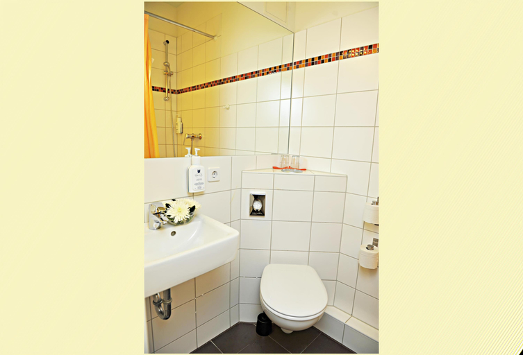 Bathroom 5, Alex Hotel, Berlin