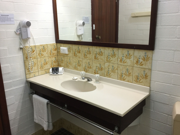 Bathroom 4, Bayview Motel, Esperance