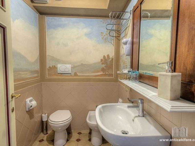 Bathroom 5, L' Antica Bifore Guesthouse, Lucca