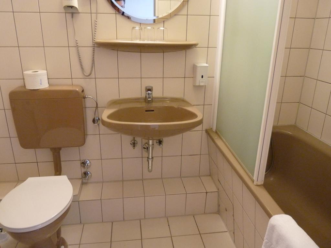 Bathroom 4, Hotel Central, Hamburg