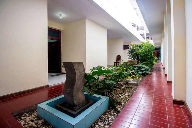 Exterior & Views 1, Super OYO 759 Hotel Dewi Sri, Yogyakarta
