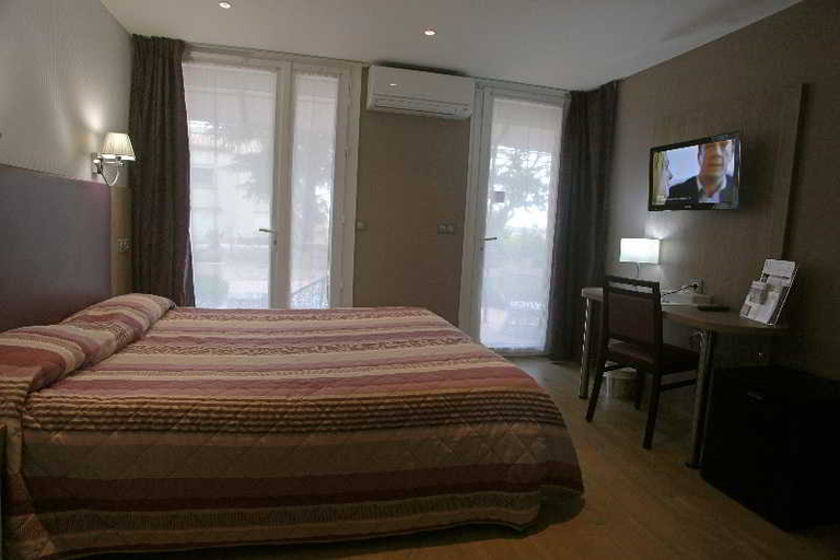 Bedroom 3, INTER-HOTEL MPL Ouest Hôtellerie de Balajan, Hérault