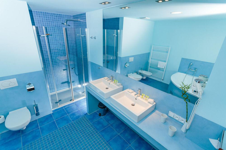 Bathroom 5, Park Holiday Congress & Wellness, Praha 22