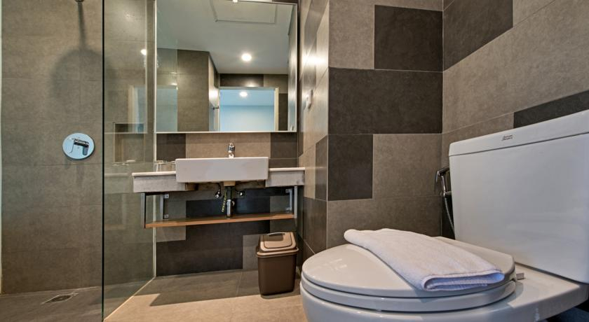Bathroom, Whiz Prime Hotel Ahmad Yani Lampung, Bandar Lampung