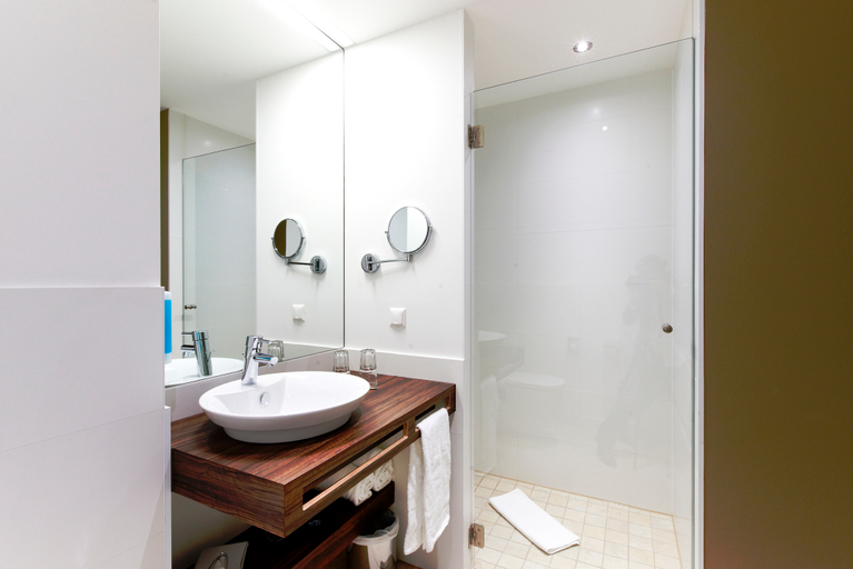 Bathroom, Simm's Hotel, Wien