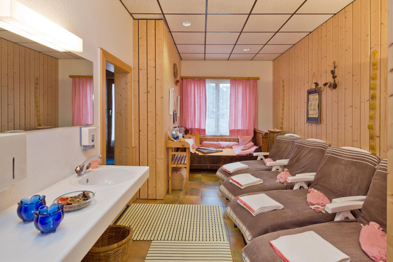 Bedroom 3, Hotel Restaurant Bürchnerhof, West Raron