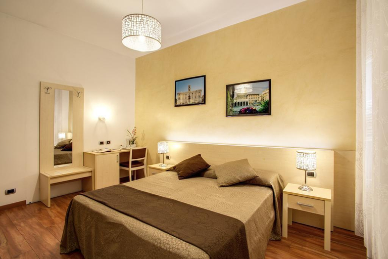 Bedroom 2, Hotel 111 B&B, Rome