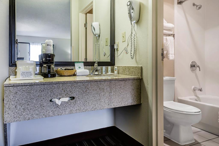 Bathroom 5, Quality Inn Culpeper, Culpeper