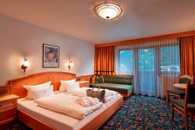 Bedroom 5, HUBER's Boutiquehotel, Schwaz