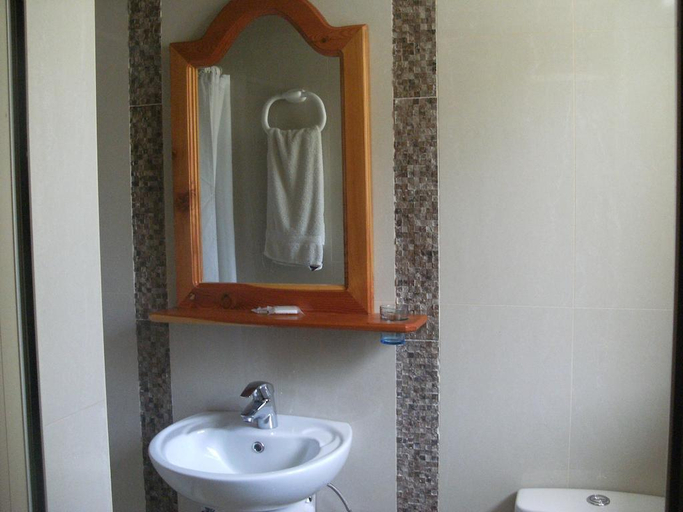 Bathroom 4, Lantern Guest House