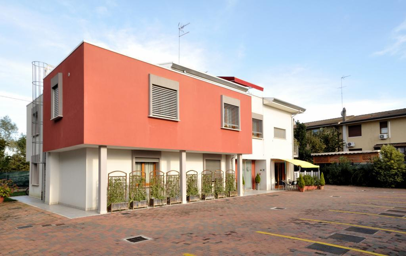 Exterior & Views 2, Hotel Mezzaluna, Treviso
