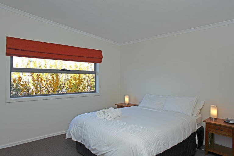 Bedroom 3, Driftwood Cottages, Huon Valley