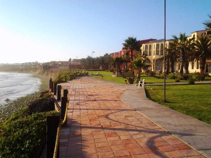 Exterior & Views