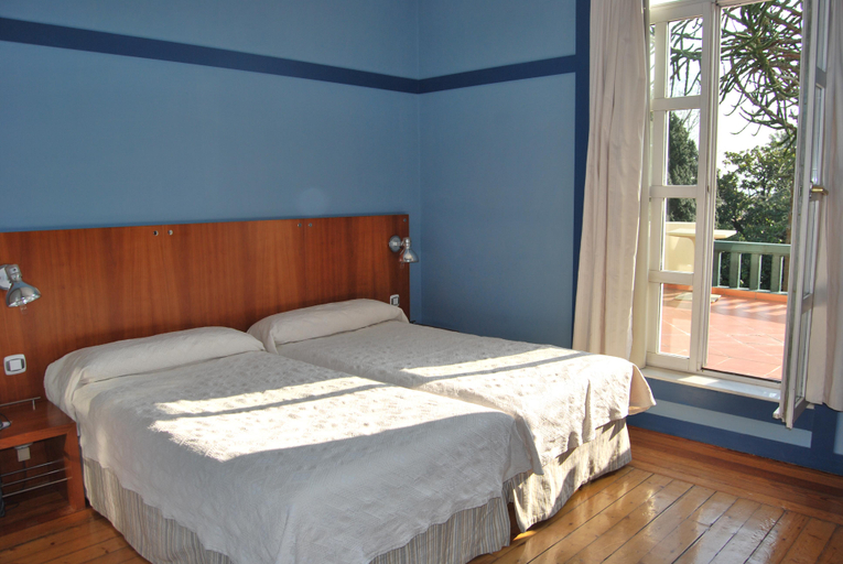 Bedroom 3, Hotel Escuela Las Carolinas, Cantabria