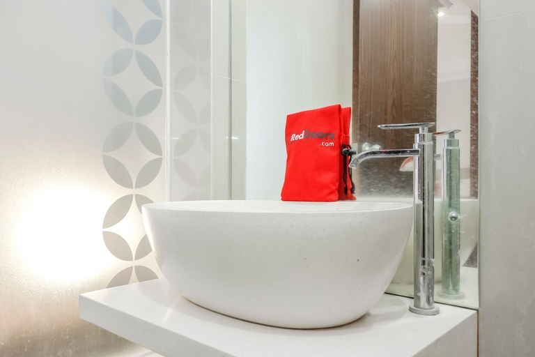 RedDoorz Plus @ TB Simatupang, South Jakarta