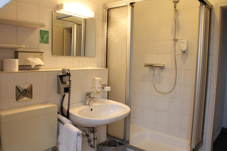 Bathroom 4, Hotel Scholz, Koblenz