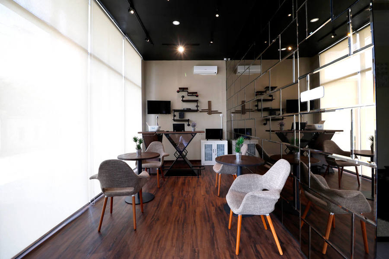 Public Area, RedDoorz Plus near Universitas Sumatera Utara, Medan
