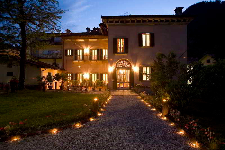 Exterior & Views