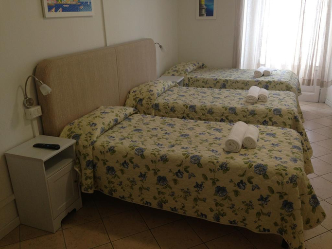 Bedroom 2, Stop & Sleep Bergamo, Bergamo