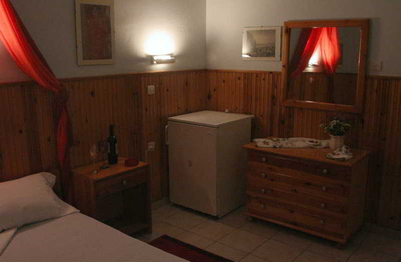 Bedroom 2, Diamanto Rooms, Central Greece