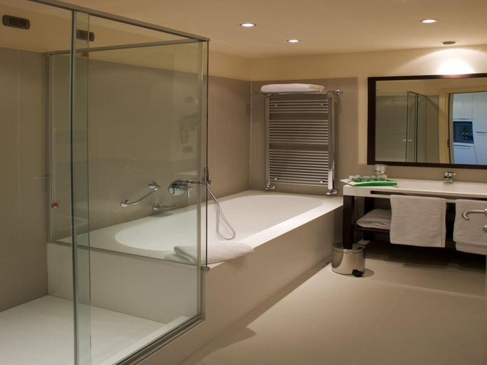 Bathroom 5, Grand Hotel Mattei, Ravenna