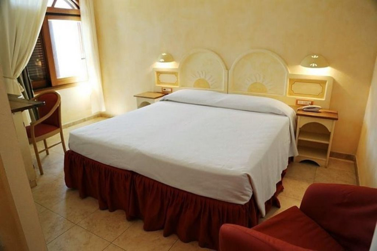 Bedroom 3, Club Esse Posada Beach Resort, Olbia-Tempio