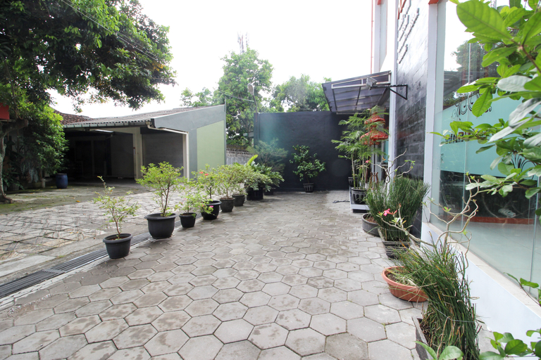 Exterior & Views 2, RedDoorz Plus @ Affandi Gejayan, Sleman
