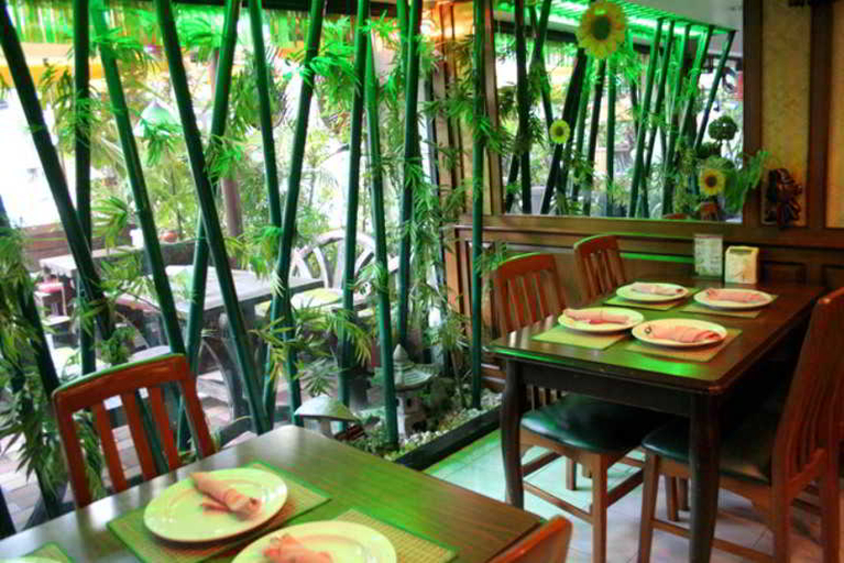 Food & Drinks 5, Honey House 2, Khlong Toey