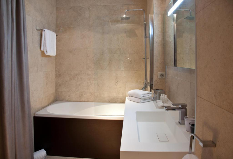 Bathroom 4, La Villac Hotel, Cher